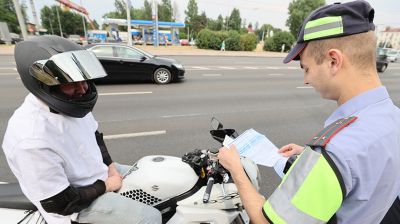 Сотрудники Госавтоинспекции Минска провели рейд по соблюдению правил дорожного движения мотоциклистами