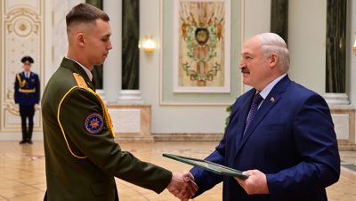 Лукашенко вручил награды выпускникам и преподавателям вузов