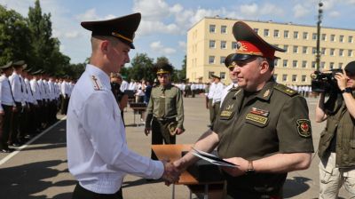 Более 400 офицеров получили дипломы об окончании Военной академии Беларуси