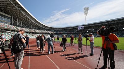 Делегация иностранных журналистов посетила столичный стадион "Динамо"