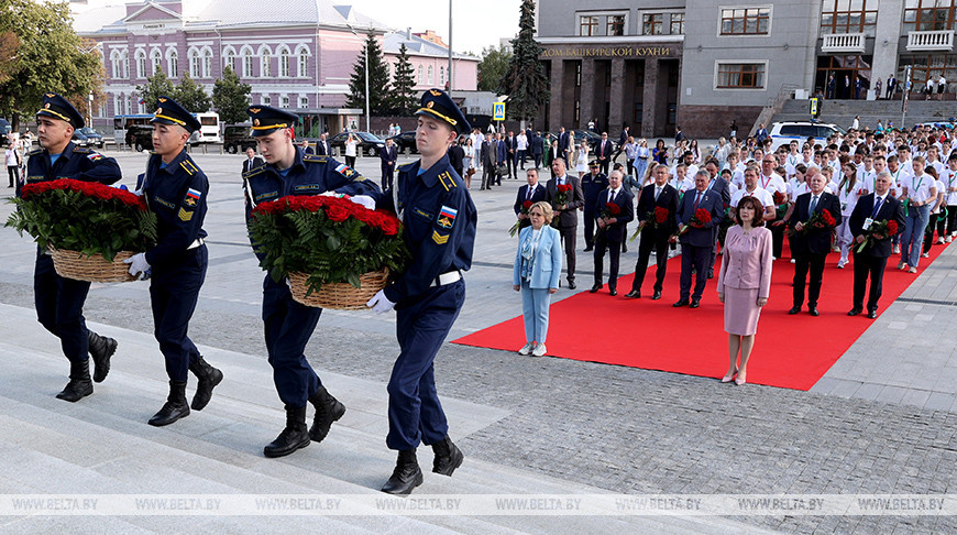 Участники "Поезда Памяти" возложили цветы к памятнику генералу Шаймуратову в Уфе