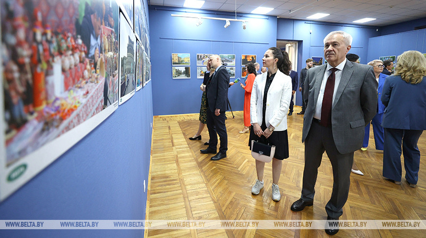 Выставка фоторабот об Армении и Беларуси открылась в Национальном историческом музее