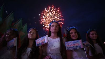 Праздничным фейерверком и акцией "Споем гимн вместе" завершились торжества Дня Независимости