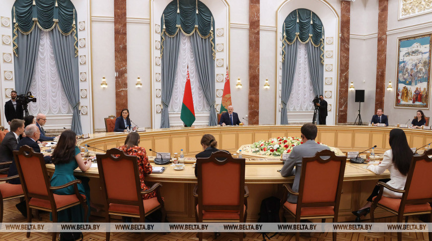 Лукашенко провел встречу с представителями зарубежных и белорусских СМИ