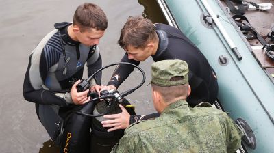 В Могилеве проходят учебно-тренировочные сборы военных водолазов