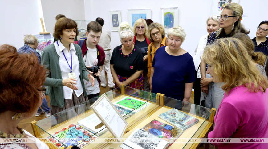 Внучки Марка Шагала передали Витебску редкие книжные издания из библиотеки художника