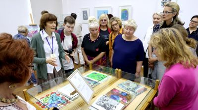 Внучки Марка Шагала передали Витебску редкие книжные издания из библиотеки художника