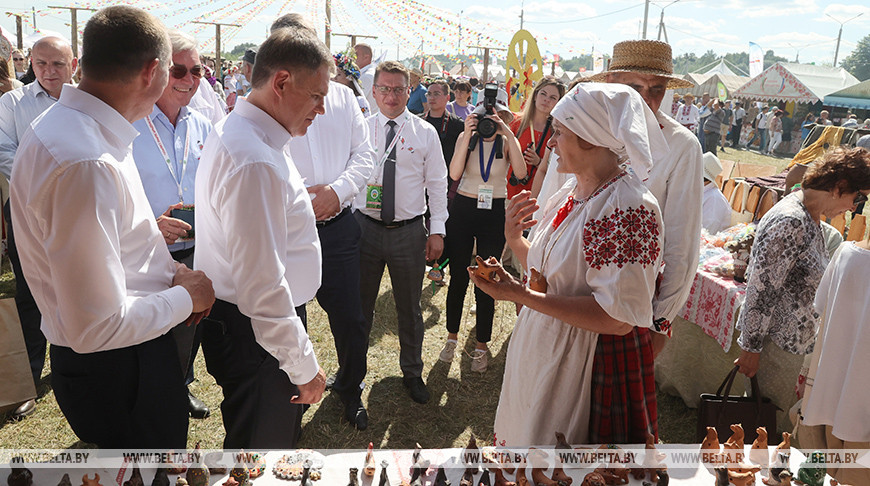 Петришенко посетил выставку-ярмарку "Оберег мира и союзного единства"