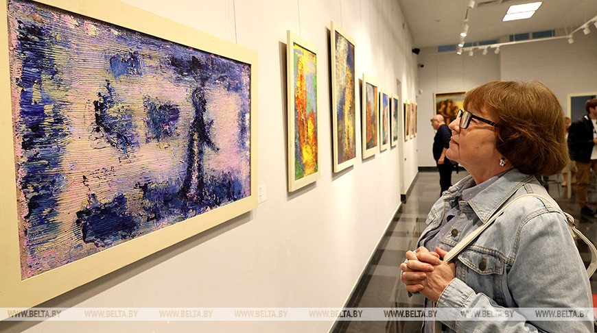 Выставка живописи Матвея Басова "Прастора любові і святла" открылась в Витебске