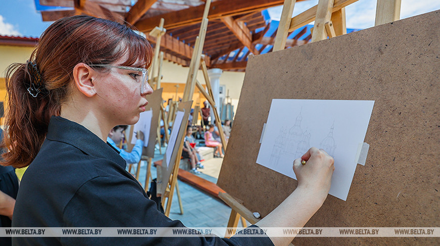 Класс под открытым небом открыли в Столинской детской школе искусств