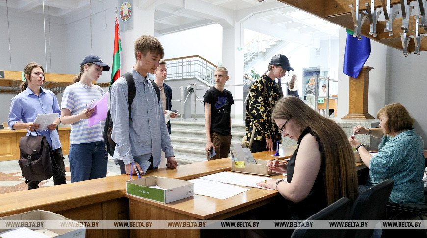 Выдача сертификатов ЦТ стартовала в Беларуси