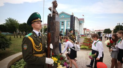 В Свислочи открыли памятник Герою Советского Союза Николаю Массонову