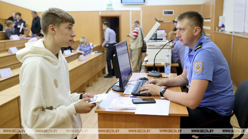 Милицейские вузы Беларуси начали прием документов от абитуриентов в новом формате