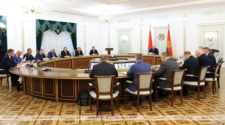 Лукашенко собрал селекторное совещание по уборочной кампании