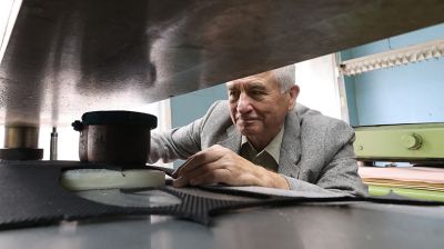 Владимир Никифоров более 50 лет обучает молодежь делать обувь