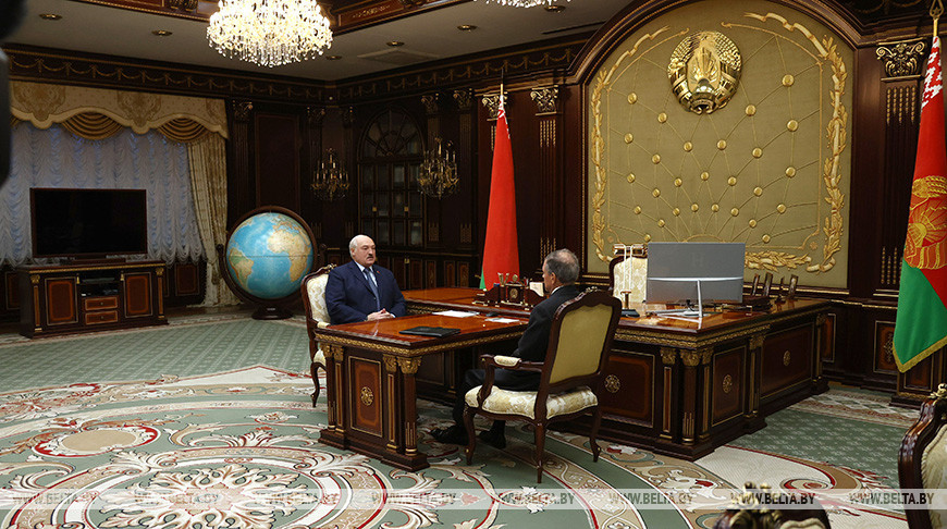 Александр Лукашенко встретился с постоянным представителем Беларуси в ООН Валентином Рыбаковым
