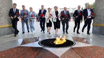 Церемония возложения венков и цветов к Вечному огню прошла в Витебске