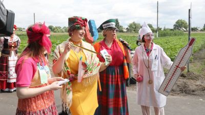 В Калинковичском районе открылся фестиваль юмора "Автюки-2023"
