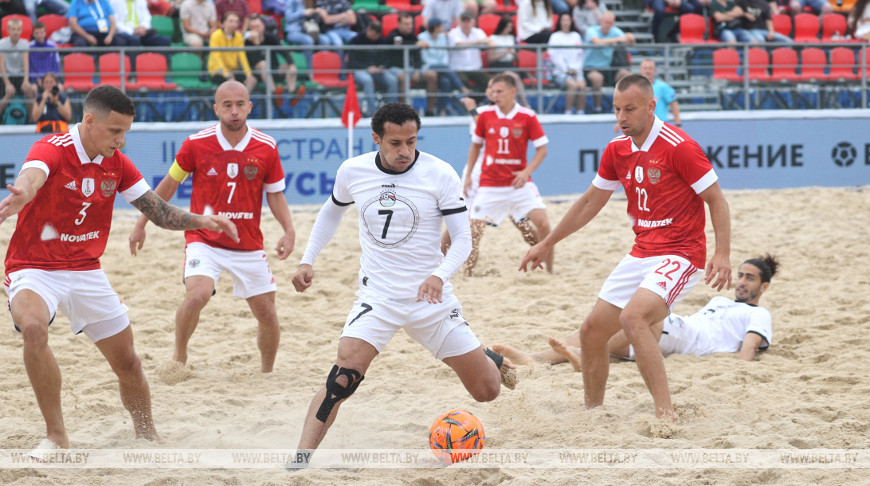 Первые матчи пляжного футбола проходят в рамках II Игр стран СНГ