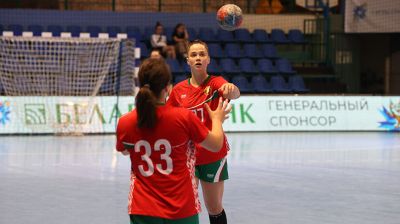 Белорусские гандболистки в упорной борьбе уступили команде России в турнире II Игр стран СНГ