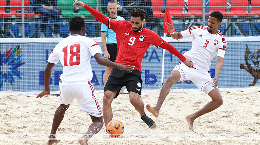Матч по пляжному футболу между сборными Египта и ОАЭ прошел на II Играх стран СНГ в Минске