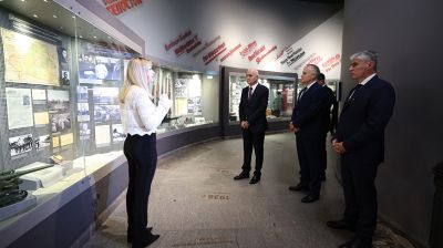 Заместитель премьер-министра Азербайджана посетил музей ВОВ