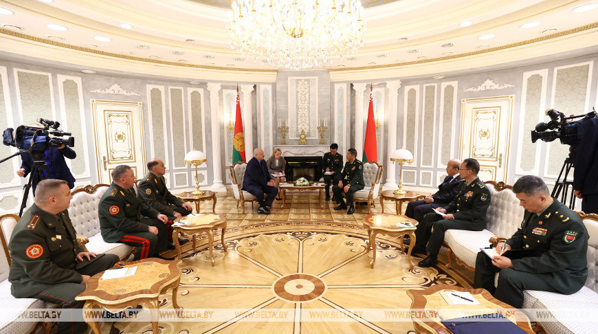 Лукашенко встретился с министром обороны КНР