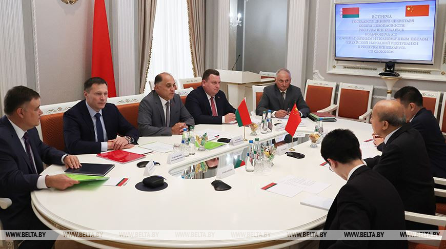 Вольфович встретился с послом КНР в Беларуси