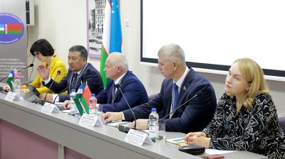 Вопросы сотрудничества в области медицины рассмотрели на секции белорусско-узбекского форума