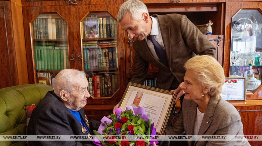 Ветерана войны и участника Курской битвы из Витебска поздравили со 100-летием