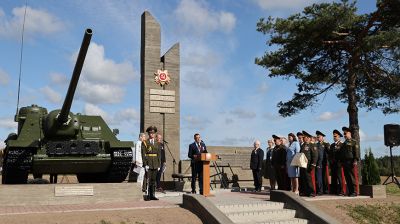 Отреставрированный памятник советским воинам и танкистам открыли в Бешенковичском районе