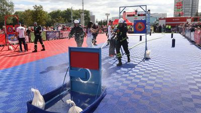 Международные соревнования "Сильнейший пожарный-спасатель" прошли в Минске