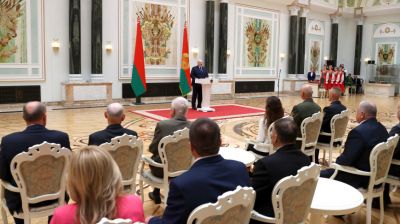 Президент Беларуси Александр Лукашенко вручил государственные награды