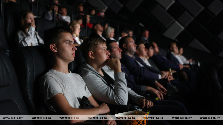 В ТРЦ "Дана Молл" в Минске прошла премьера фильма "На другом берегу"
