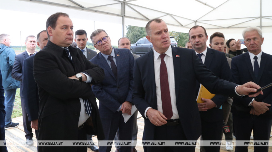 Премьер-министр Беларуси ознакомился с ходом строительства МТК "Тишовка"