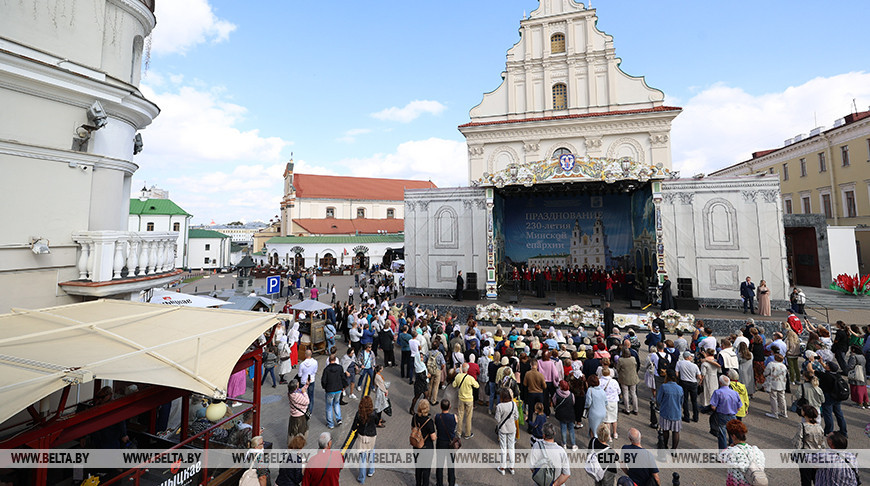 Праздничный концерт по случаю 230-летия образования Минской епархии прошел у городской ратуши