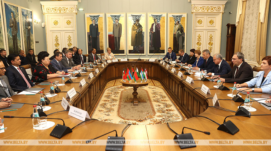 Во Дворце Румянцевых и Паскевичей прошел прием делегаций участников XVII Гомельского экономического форума