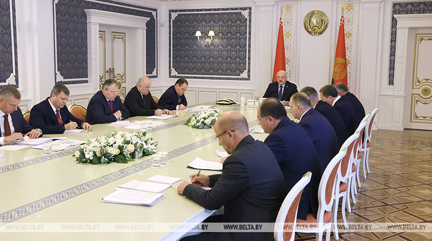 Лукашенко провел совещание по вопросам экспорта белорусских товаров