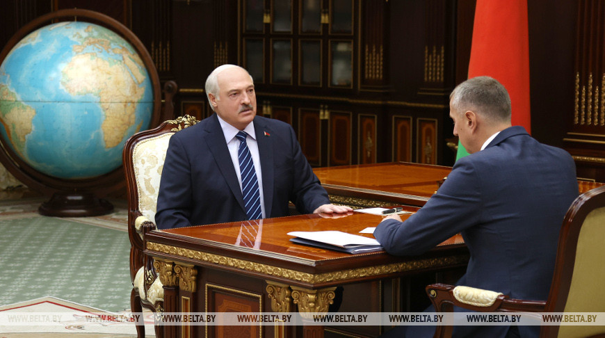 Лукашенко принял с докладом посла Беларуси в России