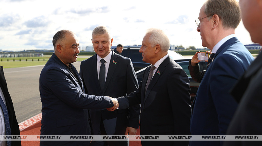 Парламентская делегация Кыргызстана с официальным визитом прибыла в Беларусь
