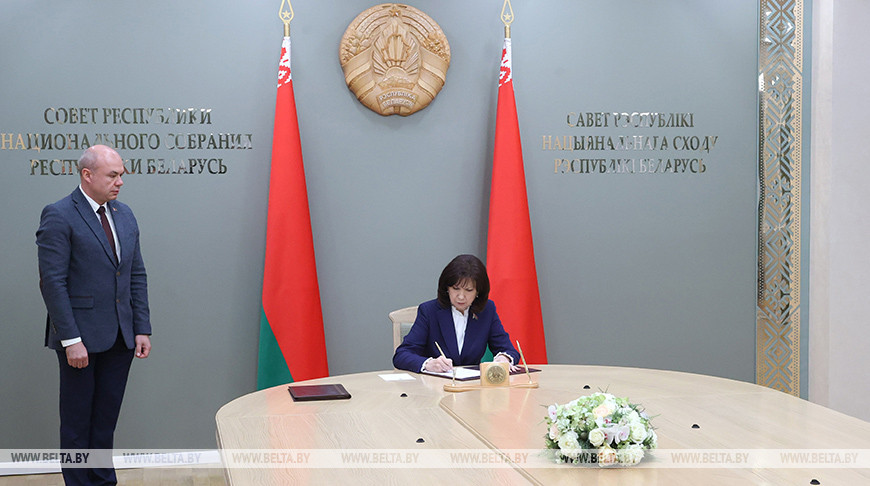 Кочанова подписала соглашение о сотрудничестве Национального собрания и Всекитайского собрания народных представителей