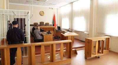 Бывшего адвоката и его клиентку судят в Минске по делу о мошенничестве и взяточничестве
