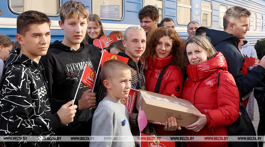 Отдохнувшие в Беларуси дети Донбасса возвращаются домой