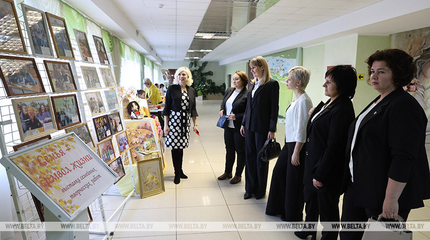 Выставка "Семья - символ жизни" проходит в Полоцке