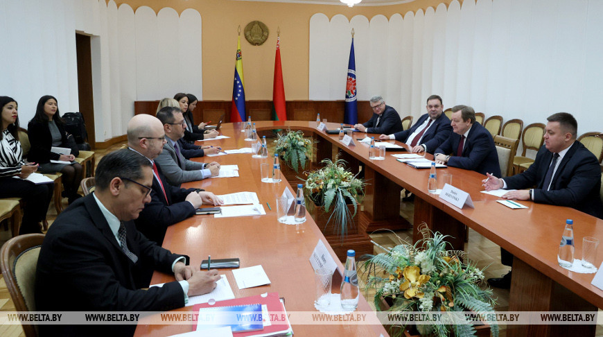 Главы МИД Беларуси и Венесуэлы провели переговоры в расширенном составе