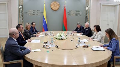 Кочанова провела встречу с главой МИД Венесуэлы