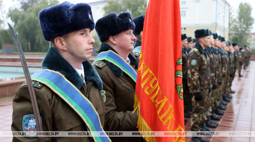 Торжественный ритуал прощания с боевым знаменем 103-й отдельной воздушно-десантной бригады прошел в Витебске
