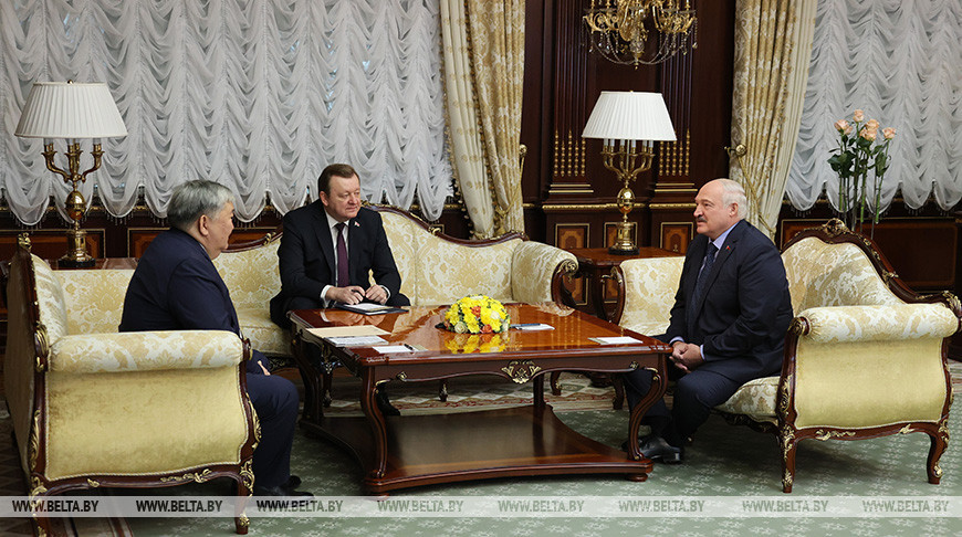 Лукашенко провел встречу с послом Кыргызстана