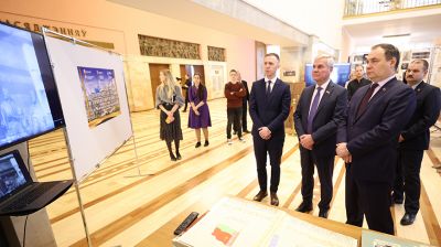 90-летняя история. Головченко и Адрейченко посетили выставку к юбилею Дома правительства