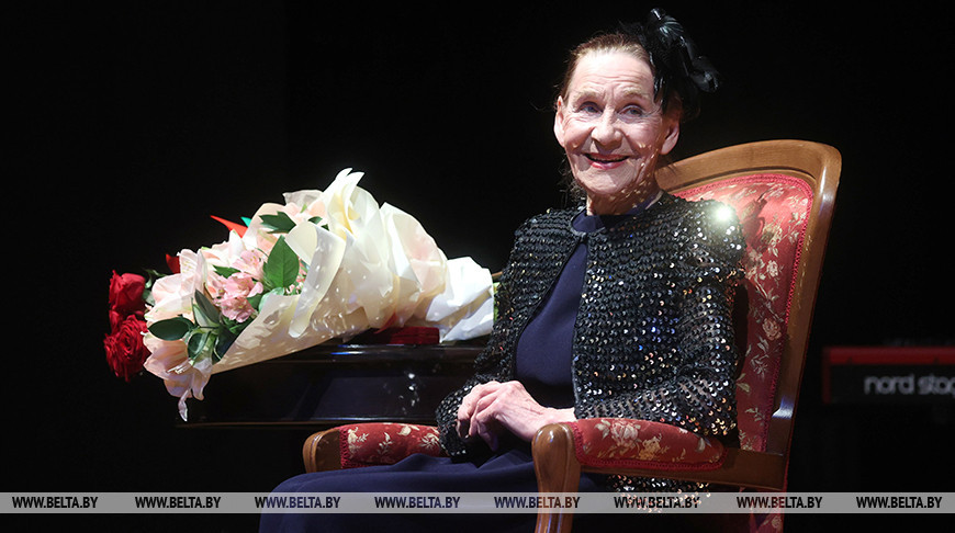 Народную артистку Беларуси Зинаиду Зубкову поздравили с 85-летием в Купаловском театре
